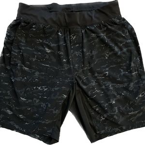 Lululemon Men’s Shorts Size L (lined) with drawstring and front and back pockets